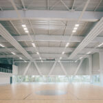 In Saint-Malo entstand ein neues Schulgebäude mit Sporthalle nach den Plänen von ALTA Architectes | Urbanistes aus Rennes.