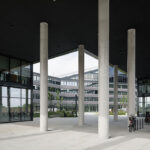 Das Weitblick-Gebäude mit modernen Arbeitswelten bildet den ersten Stadtbaustein des entstehenden Innovationsparks in Augsburg.