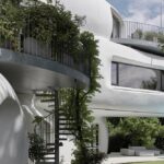 In Salzburg entwarfen die Architekten lechner & lechner ein skulpturales Wohnhaus, dass sich in seine Umgebung wie ein Kunstwerk einfügt.