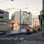 Mit dem Projekt MB110 | Bierbrunnen verleiht lechner & lechner dem gesichtslosen Kontext an der Münchner Bundesstraße Struktur.