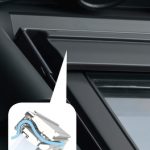 Velux Balanced Ventilation, ein selbstregulierendes Lüftungselement, wurde in Zusammenarbeit mit dem Lüftungsspezialisten Renson als Zubehör für Velux Dachfenster entwickelt.