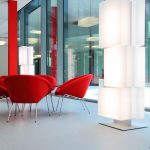 Die „Lichtskulptur“ aus Metall, Acrylglas und individuell ansteuerbaren LED-Elementen ist ein funktionales Designelement innerhalb des architektonischen Gesamtkonzepts.