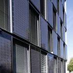 Beim Bonneshof-Office-Center kamen verschiedene Fassadenvarianten als Sonderkonstruktion auf Basis des Schüco Aluminiumsystems AWS 75 BS.HI in Kombination mit maßgefertigter, bauwerkintegrierter Photovoltaik zum Einsatz.