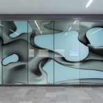 Der neuer Personentunnel Nord mit der Kunst- wand von Peter Kogler