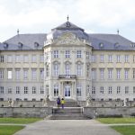 Schloss Werneck: 1734 bis 1745 von Balthasar Neumann als Sommerresidenz für die Würzburger Fürstbischöfe erbaut, befindet sich nach mehrmaligen Umbauten seit 1853 eine Psychiatrie und seit 1952 der Fachbereich Orthopädie im Schloss Werneck.