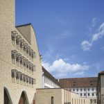 Der Neubau der Diözese Rottenburg-Stuttgart (vorn) und das ehemalige Jesuitenkolleg.