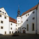 Mit seinen weißen Fassaden ist das Renaissance-Schloss Colditz im Herzen von Sachsen eines der schönsten mittel-deutschen Baudenkmäler des 16. Jahrhunderts.