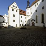 Mit seinen weißen Fassaden ist das Renaissance-Schloss Colditz im Herzen von Sachsen eines der schönsten mittel-deutschen Baudenkmäler des 16. Jahrhunderts.