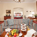 Alle 156 Gästezimmer und Suiten des Hotels wurden von 2008 bis 2010 renoviert und präsentieren sich freundlich, luxuriös und detailfreudig.