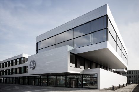 Fertigstellung des Hauptquartiers des Europäischen Forschungszentrums von General Electric durch das Münchner Architekturbüro OSA Ochs Schmidhuber Architekten