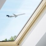 Velux Dachfenster mit spezieller Schallschutzverglasung reduzieren den Lärm von außen um bis zu 60 Prozent.