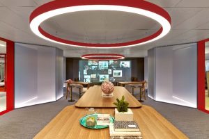 Wie vielseitig moderne Büromöbel eine positive Arbeitsatmosphäre fördern können, zeigt Haworth auf seinem Messestand – mit einer Reihe wegweisender Produktneuheiten der Marken Haworth und Cappellini.