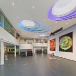 Eine anspruchsvolle Deckenkonstruktion prägt das Foyer des Max-Planck-Institutes für Sonnensystemforschung in Göttingen.