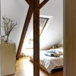 Die freigelegten Holzkonstruktionen sorgen für einen charmanten Kontrast und wurden bewusst in die Räume integriert.