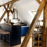 Die helle Küche ist das Zentrum des Familienlebens – beim Umbau wurde sie bewusst offen zu den anderen Räumen gestaltet.