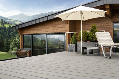 RELAZZO finello & naturo von REHAU machen die Terrasse zum neuen Wohnzimmer