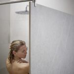 Die beheizbare Variante „Kerbon Heat“ ist ein aktiver Beitrag zum Klimaschutz – denn nicht das gesamte Bad muss über 18 h auf Duschtemperatur geheizt werden, sondern lediglich der Duschbereich räumlich und zeitlich optimiert – on demand.