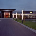 In Wemding hat der Automobilzulieferer Valeo einen modernen Neubau für Fertigung und Verwaltung errichtet.