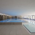 Wellnessbereich mit Schwimmbad im Hotel Prora Solitaire. Er ver-fügt über Fußbodenheizung, Lüftungsanlagen mit Wärme-rückgewinnung und Luftentfeuchtung