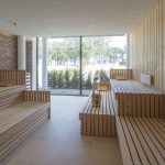 Die Finnische Sauna im Wellnessbereich des Hotel Prora Solitaire verfügt über Meerblick