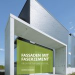 In „Fassaden mit Faserzement“  stellt die Autorin Gudrun Krämer 32 internationale Projektbeispiele über die abwechslungsreiche Verwendung kleinformatiger Fassadenplatten vor.
