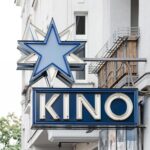 BATEK ARCHITEKTEN haben dem historischen Berliner Programm-Kino Blauer Stern durch eine Sanierung neuen Glanz verliehen.