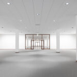 Fertiger Innenraum der Nationalgalerie mit optisch perfekt durchgängiger Bodenfläche