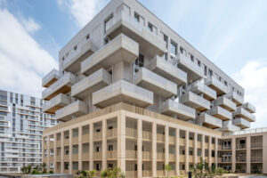 Wohngebäude in Bordeaux mit 77 Einheiten von CoBe