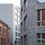 Erkunden Sie die neuen Bürogebäude mit Klinkerfassaden in Charlottenburg und erleben Sie moderne Architektur in historischem Ambiente.