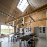 Von Grund auf neu: Henning Larsens biobasierter Schulentwurf bietet ein innovatives Zuhause für die Ausbildung der Führungskräfte von morgen.