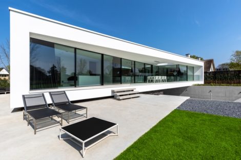 Fugenlose Akustikdecke OWAplan optimiert die Akustik in niederländischer Architekten-Villa