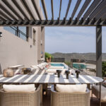 Aus einem 1980er-Bau schuf Viki Kitzig ein Ferienhaus auf Ibiza, das ein Treffpunkt und Wohlfühlort für Freunde und Familie geworden ist.
