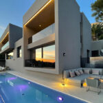 Aus einem 1980er-Bau schuf Viki Kitzig ein Ferienhaus auf Ibiza, das ein Treffpunkt und Wohlfühlort für Freunde und Familie geworden ist.