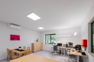 Cocoon Raum-in-Raum-System schafft Büros und Lagerflächen on top