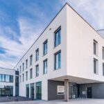 Knauf Trockenbau-Lösungen für Ausbau und Fassade Besucherzentrum Rutesnheim