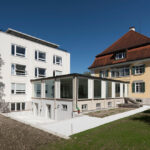 Das Landratsamt in Garmisch-Partenkirchen wurde im Rahmen einer Neuordnung der Behörde saniert und erweitert von aichner kazzer architekten.