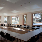 Das Landratsamt in Garmisch-Partenkirchen wurde im Rahmen einer Neuordnung der Behörde saniert und erweitert von aichner kazzer architekten.