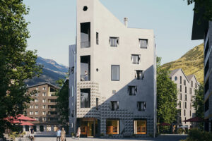 Alpines Wohnen mit Stil in Andermatt von atelier 522