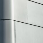 Fassade aus Aluminium. Stabil und wärmebrückenfrei: Schöck Isolink sichert spektakuläre Außenwand am „Eatrenalin“ im Europa-Park Erlebnis-Resort