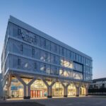 Fassadensystem mit integrierten Sonnenschutz Schüco College Niederlande