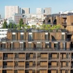 Die Planer von AAVP entwarfen ein Holzgebäude für Wohnen und Gewerbe in Paris, mit vielen Gemeinschaftsflächen und Gärten auf dem Dach.