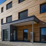 Forstschule, Rottenburg: Fassadengestaltung, Nachhaltigkeit mit Hypridbauweise