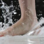 Kaldewei Invisible Grip: Selbst bei der Verwendung von Seife, Duschgel und Shampoo oder einfach beim Kontakt mit Wasser sorgt die unsichtbare Mikro-Strukturierung der Emaille-Oberfläche für besonders starken Halt.