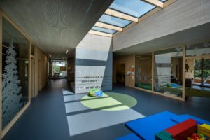 Glasdächer für die Kinderkrippe – Natürliches Tageslicht fördert die Gemeinschaft