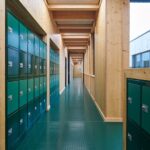 Schule in Holzbauweise, Rinteln, Bodenbelag nora Noppenboden grün