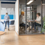 Die Planer von raumdeuter gestalteten ehemalige Großraumbüros zu einer Bürolandschaft um, mit viel Fläche für individuelle Anforderungen.