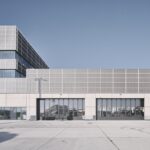GHBA planten den Neubau des Winterdienstes für den Frankfurter Flughafen mit Fahrzeughallen und Büroräumen.